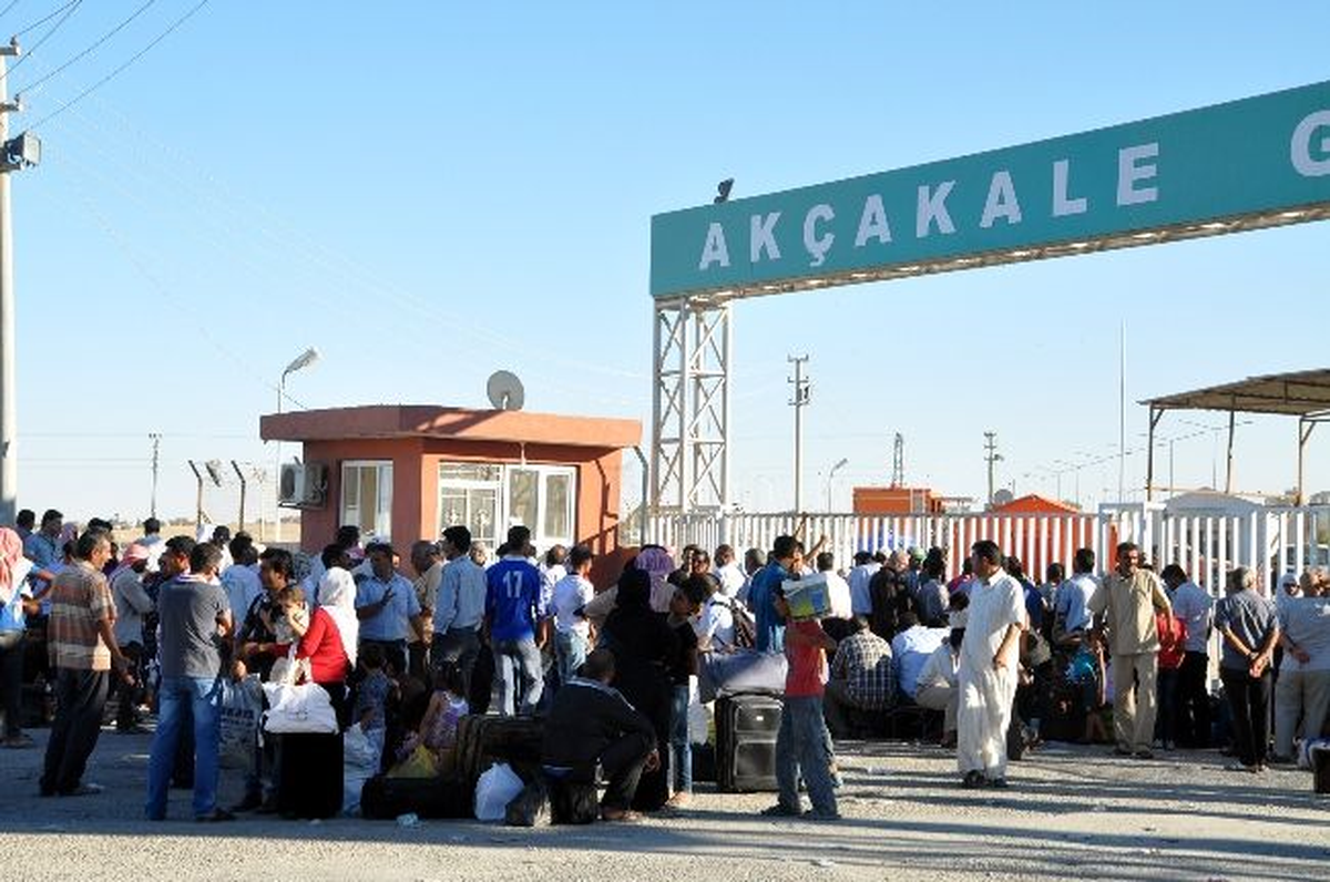Akçakale Sınır Kapısında Yoğunluk Yaşanıyor