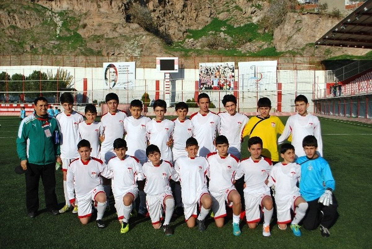 Bayraklı Belediyespor Liderliği Sevdi