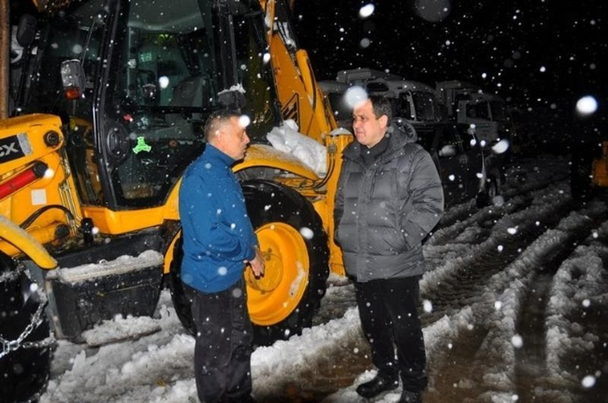 Belediye Başkanı Aksu\'dan Kar Eleştirilerine Tepki