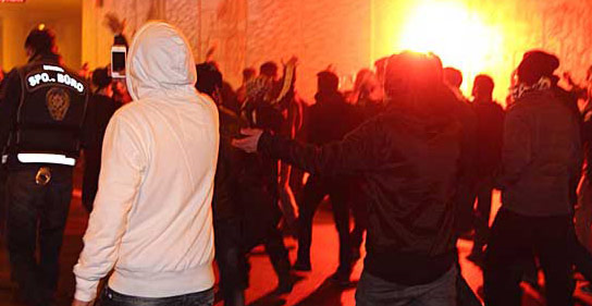 Beşiktaş Taraftarı Yürüdü TOMA\'lar Eşlik Etti