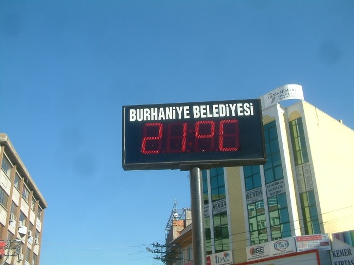 Burhaniye\'de Bahar Havası Yaşandı