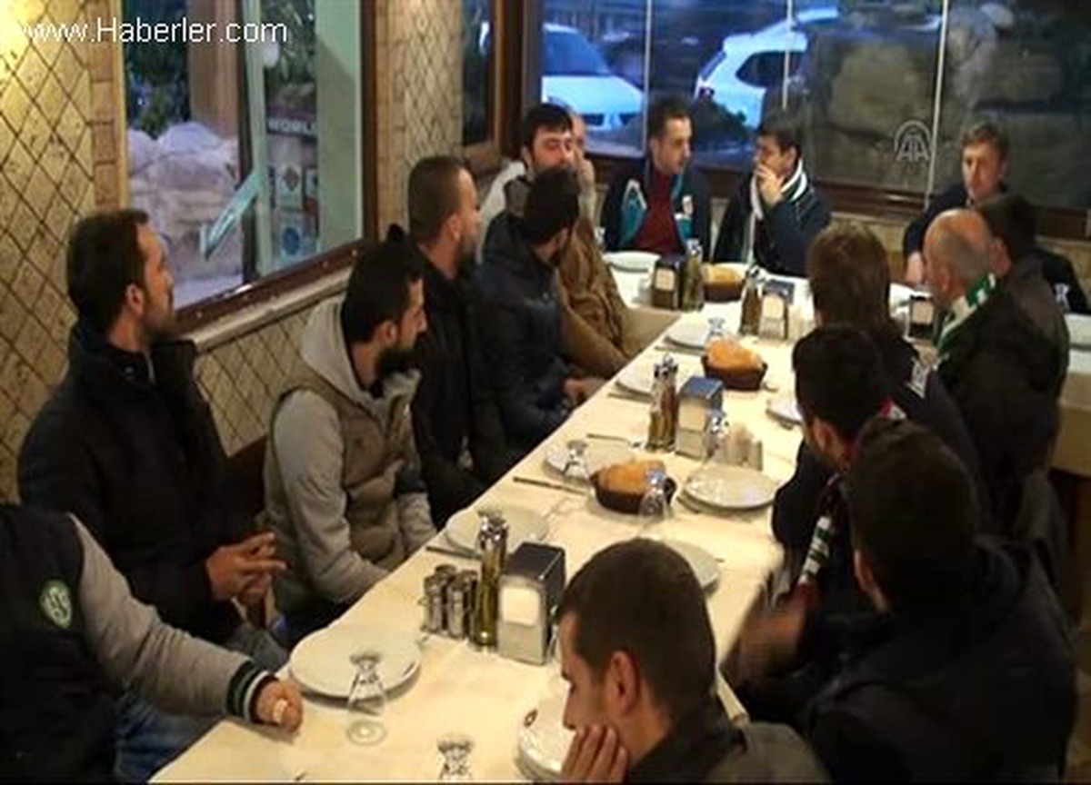 Bursaspor ve İnegölspor\'un Taraftarları, Yemekte Buluştu