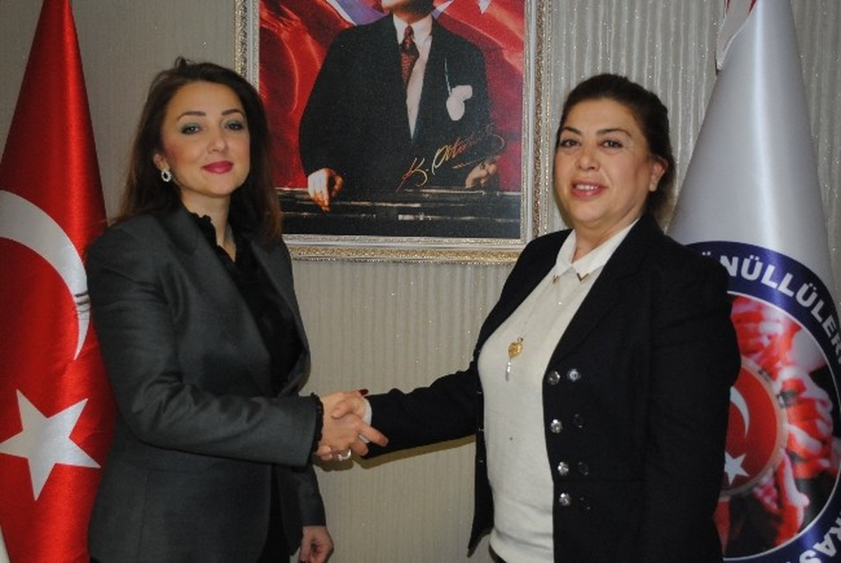 CHP\'li Kayacan\'a Hizmet Gönüllüleri Desteği