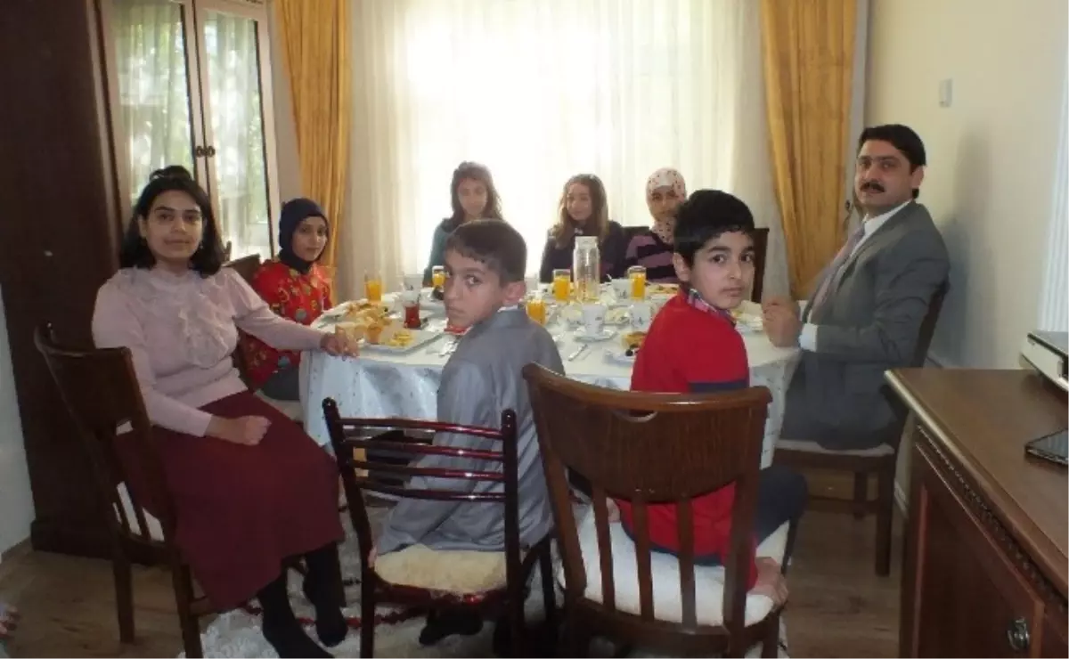 Dicleli Öğrencilerden Kaymakam Kattaş'a Ziyaret