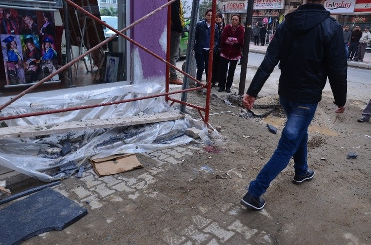Dış Cephe Kaplaması Yaparken Düştü