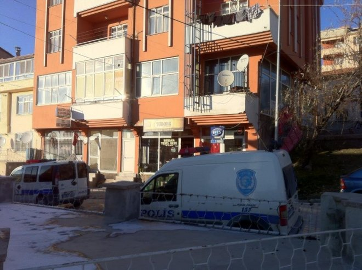 Emet\'te İki Ayrı İş Yerinde Hırsızlık