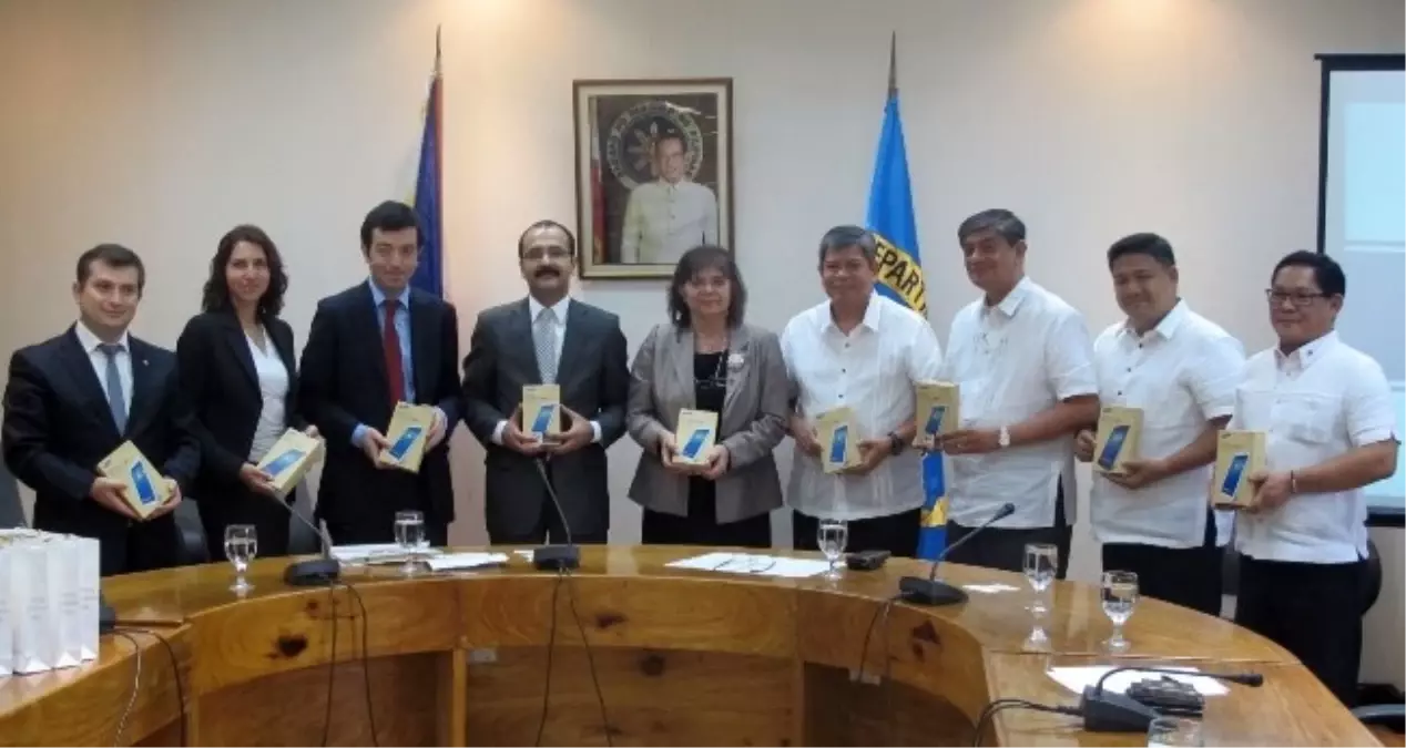 Filinpinler\'e Eğitim Desteği