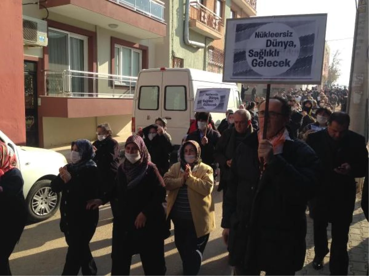 Gaziemir\'de Maskeli Nükleer Atık Protestosu