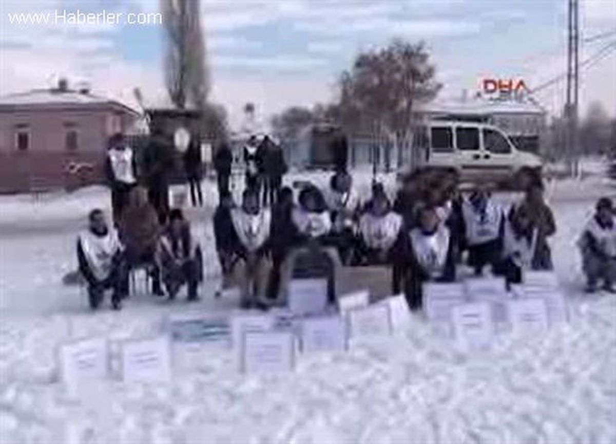Hasta Hükümlüler İçin Karda Oturma Eylemi