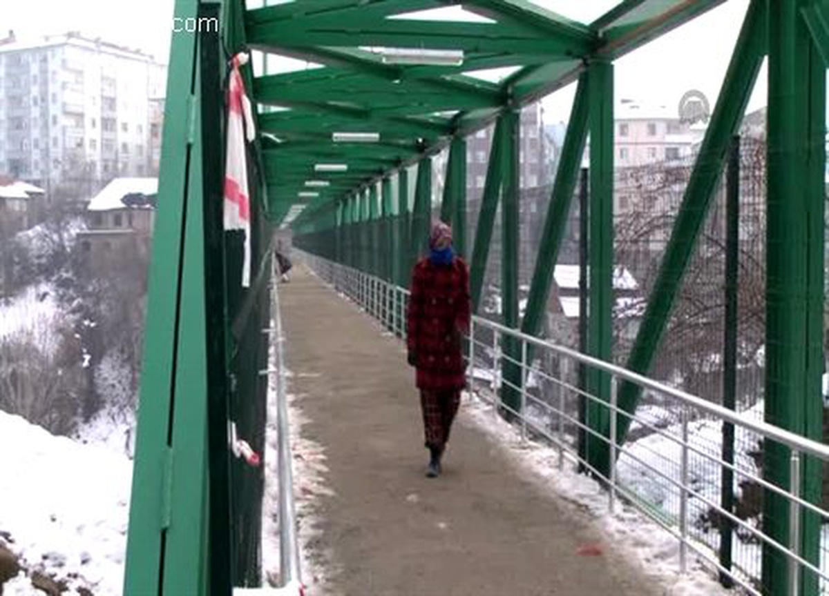 Hastane ile 5 Mahalle Arasına Yaya Köprüsü