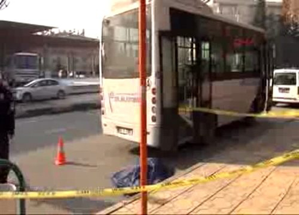 İnmeye Çalıştığı Otobüsün Altında Kalarak Öldü