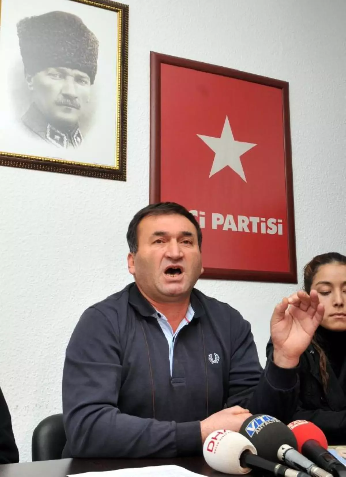 İşçi Partisi\'nden \'Pankart Kapatma\' Tepkisi