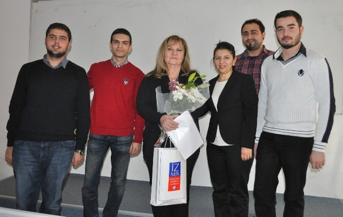 İzikad\'dan İzmir Üniversitesi Öğrencilerine Destek