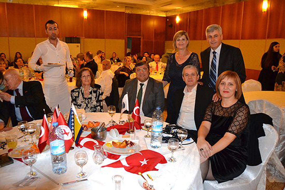 İzmir'de Renkli Boşnak Gecesi