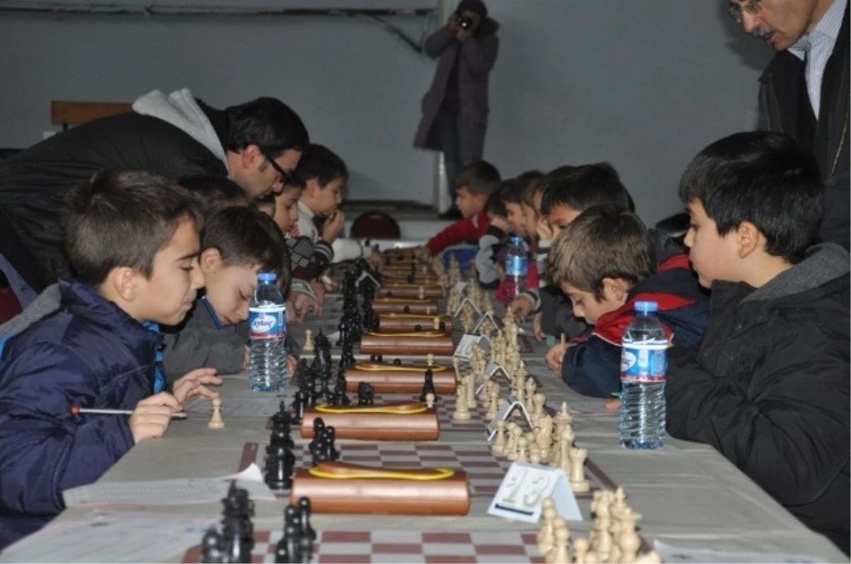 Küçükler Satranç Şampiyonasında Mücadele Etti