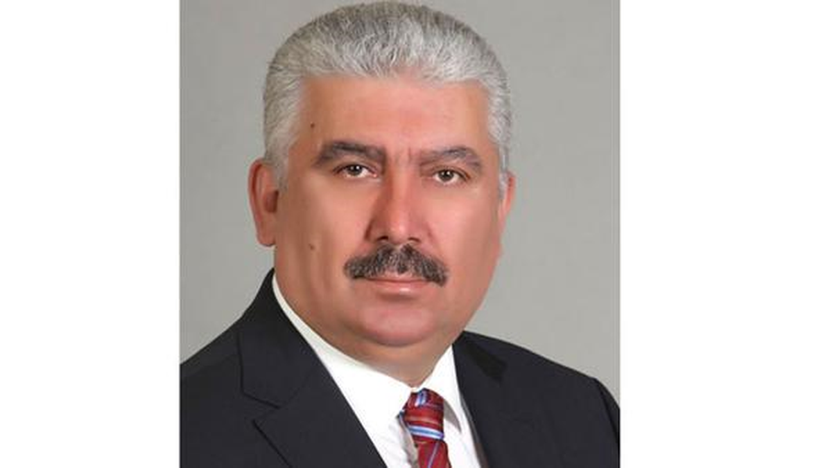 MHP\'li Yalçın: Gökçek, Bukalemunların Şampiyonluğunu Kimselere Bırakmamaktadır