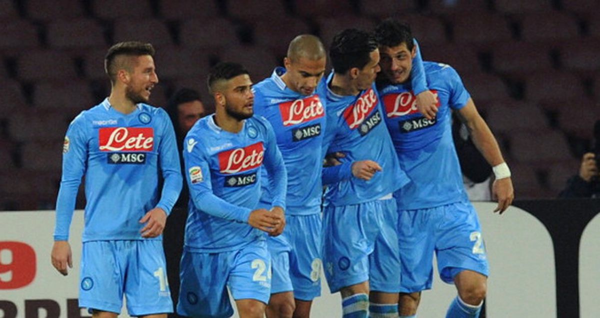 Napoli Ligde Sarıldı!