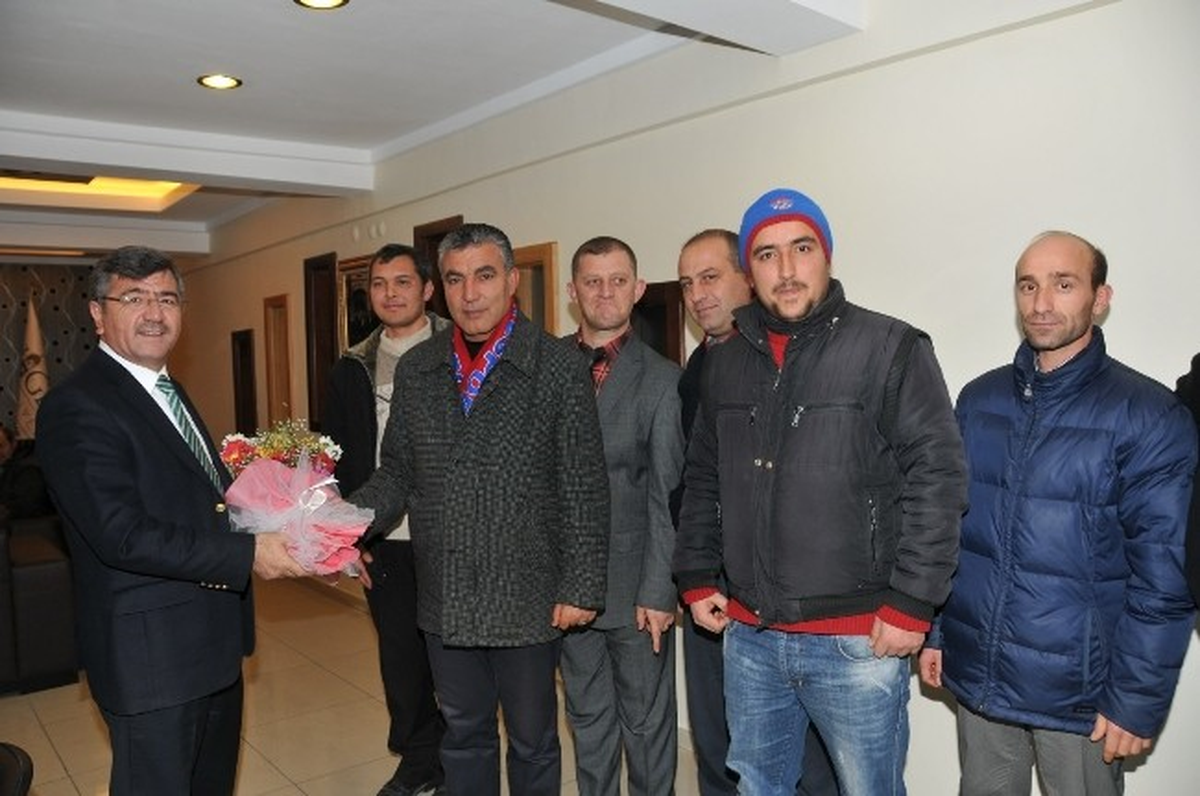 Niğde Belediye Spor Taraftarından Belediye Başkanı Faruk Akdoğan\'a Ziyaret