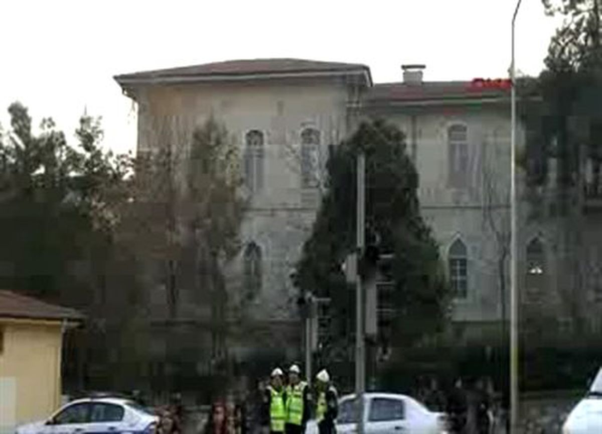 Öğrencilerden Koca Mektep Protestosu