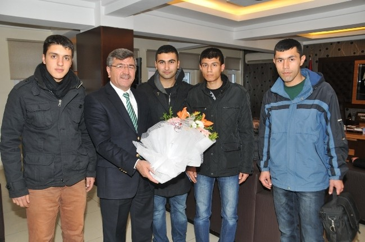 Polis Okulu Öğrencilerinden Başkan\'a Teşekkür Ziyareti