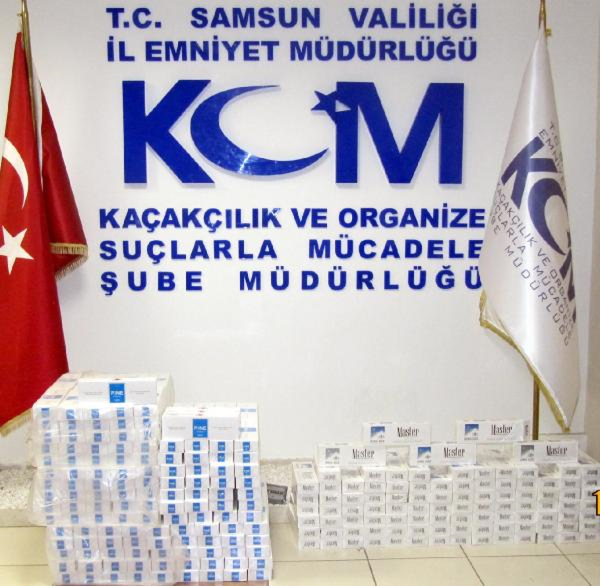 Polisten Kaçan Otomobilden Kaçak Sigara Çıktı