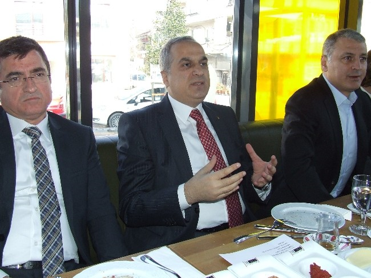 Satso\'dan Siyasilere Kırmızı Kart