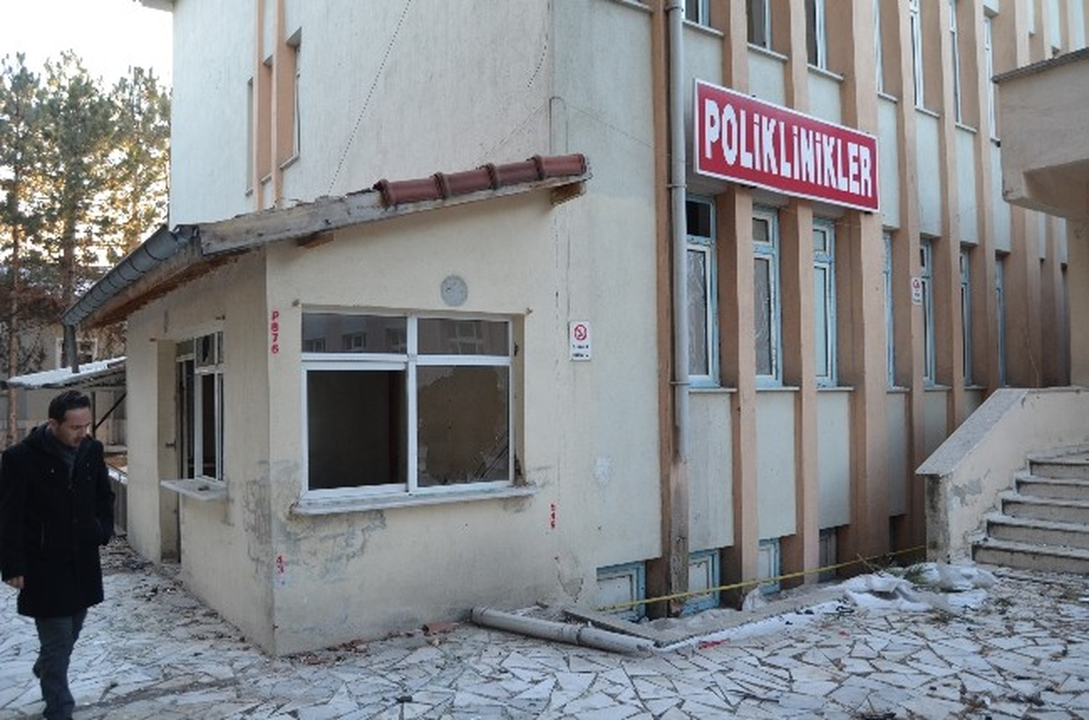 Şuhut\'ta Eski Devlet Hastanesi Binası Tahrip Edildi
