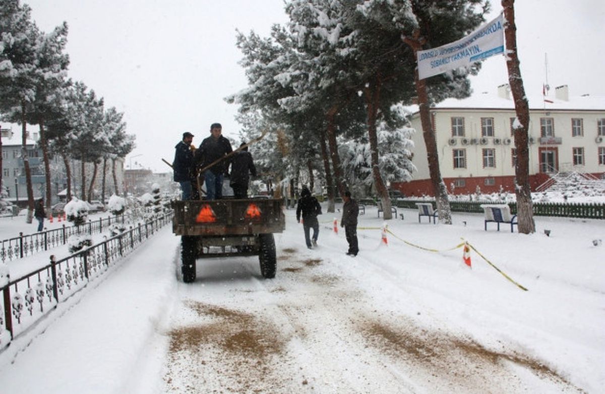 Taşova\'da Kar Temizleme Çalışmaları