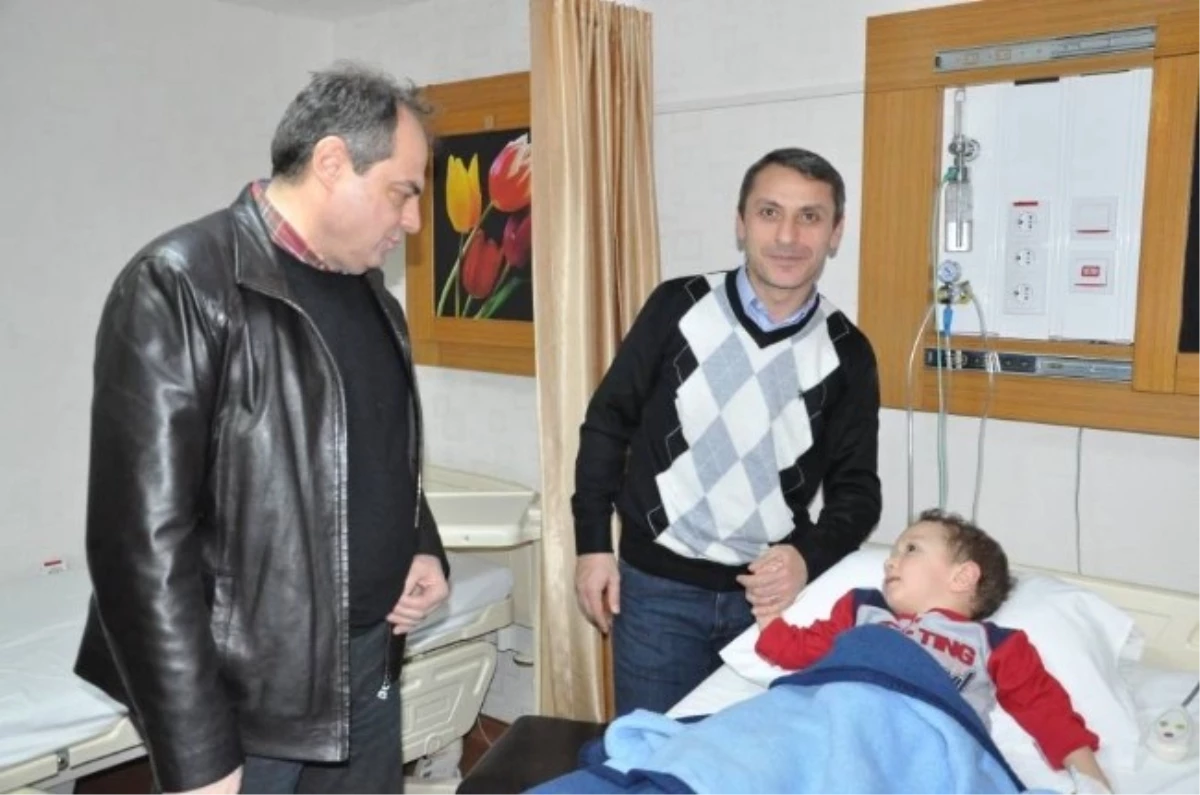 Tekirdağ Belediye Başkanı Dalgıç, Meclis Üyesi Ercan Kısa\'nın Oğlu Onur Kısa\'yı Hastanede Ziyaret...