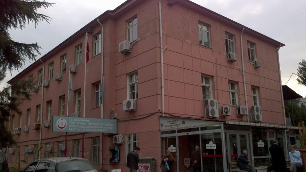 Trabzon Ağız ve Diş Sağlığı Merkezi\'nin Tek Röntgen Cihazı Arızalanınca Hastalar Mağdur Oldu