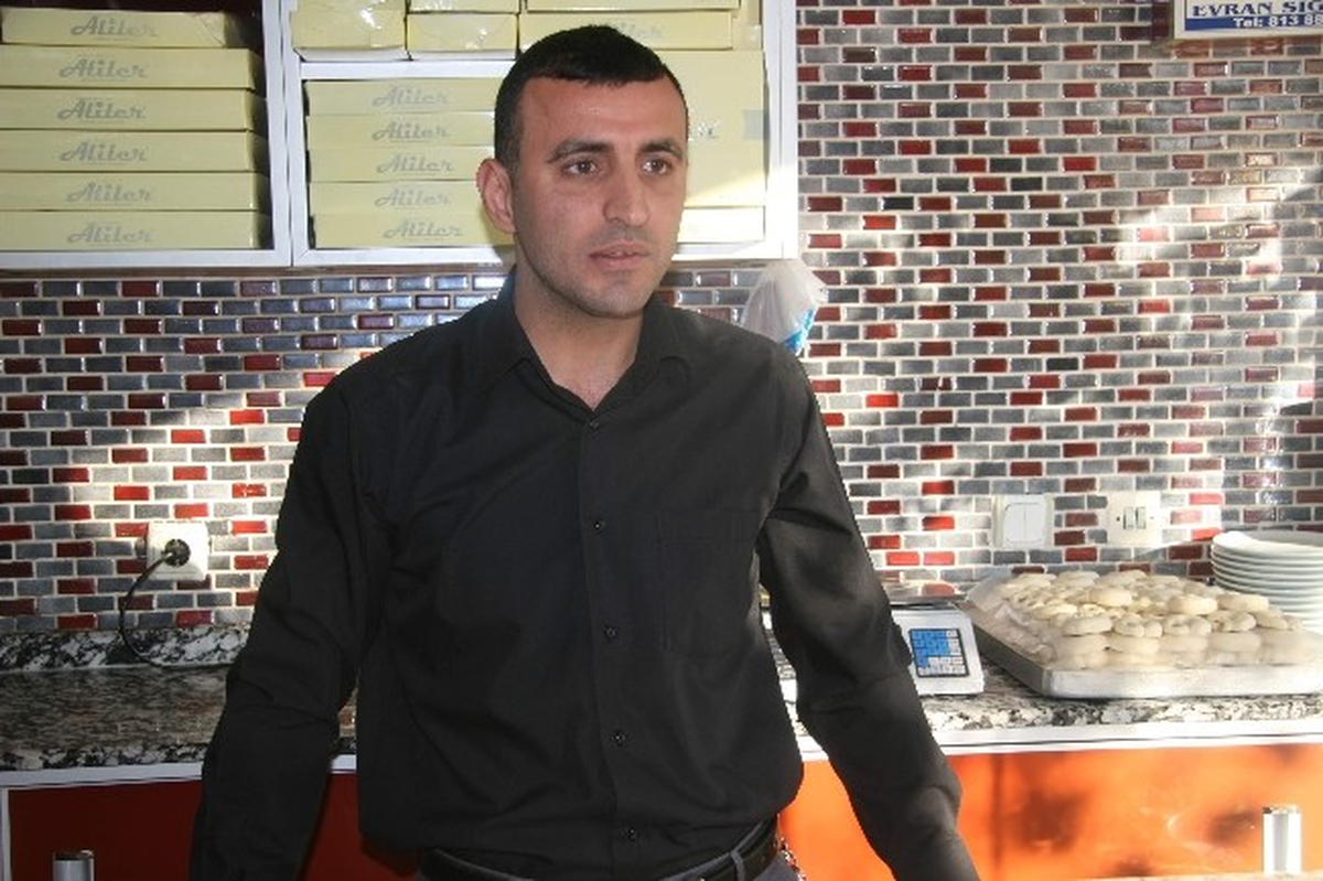 Türk Asıllı Alman Bakan Özoğuz\'a Akrabalarından Tatlı Gönderilecek