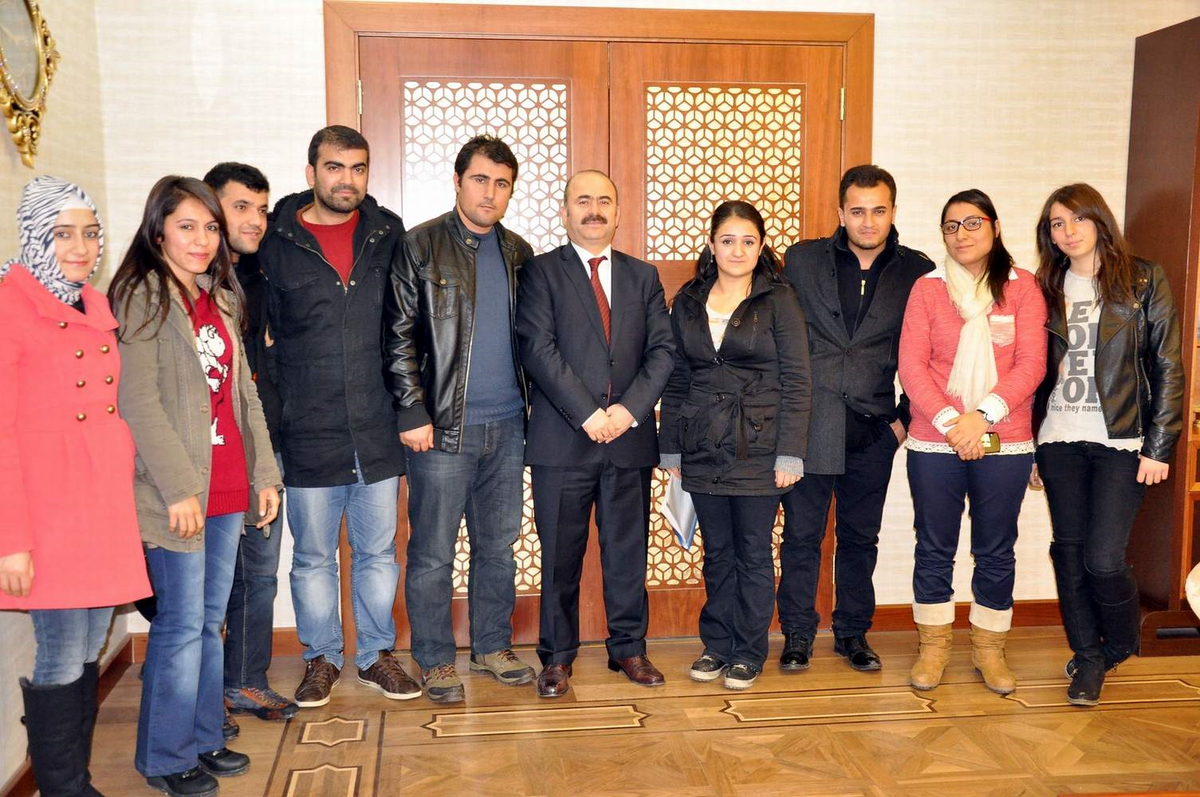Üniversite Öğrenciler, Vali Aydın\'ı Ziyaret Etti