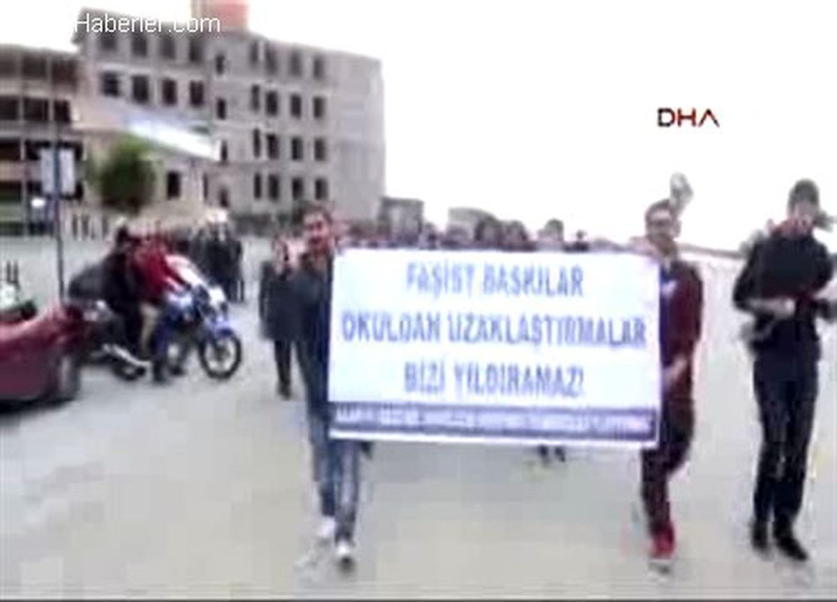 Uzaklaştırma Cezası Alan Arkadaşları İçin Eylem Yaptılar