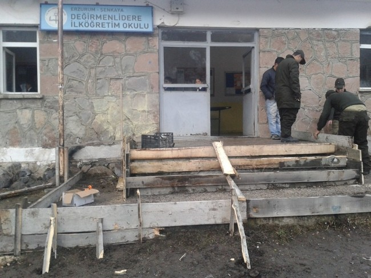 Vali Altıparmak Başarı Belgesi ile Ödüllendirdi