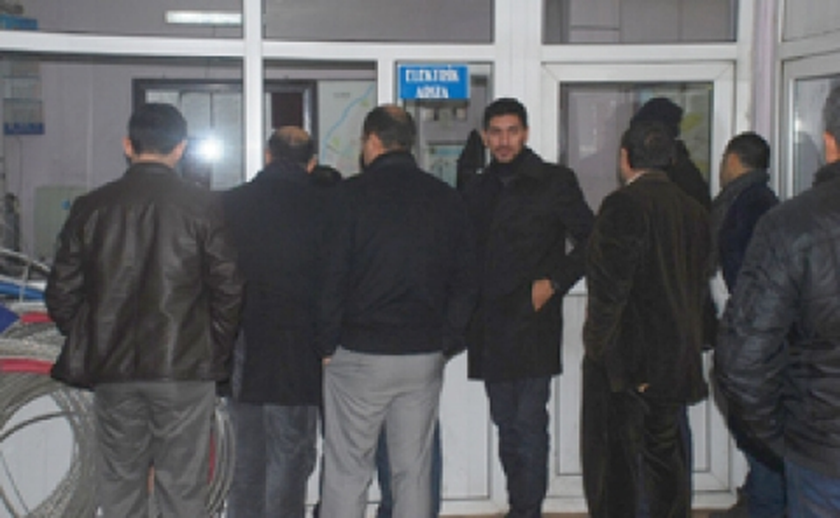 Vatandaşlar Dedaş\'ı Bastı