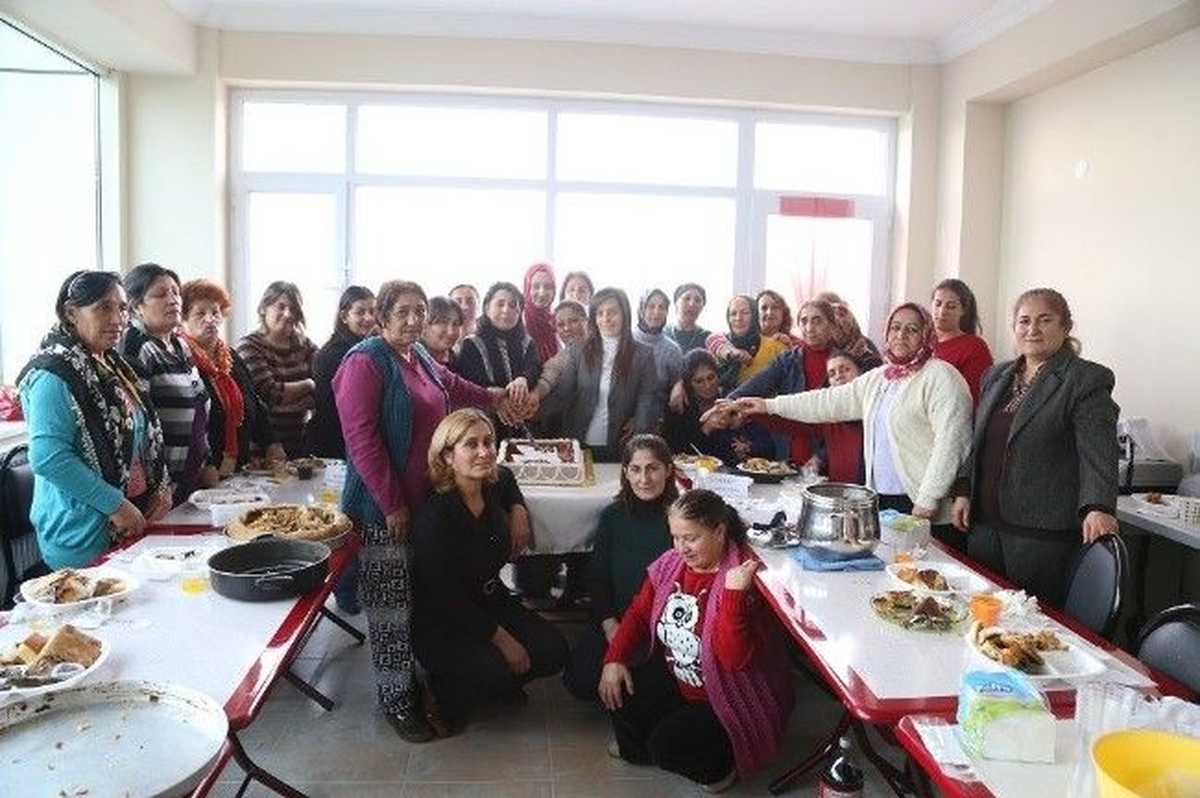 Yöresel Yemekleri Yaşatmaya Çalışıyorlar