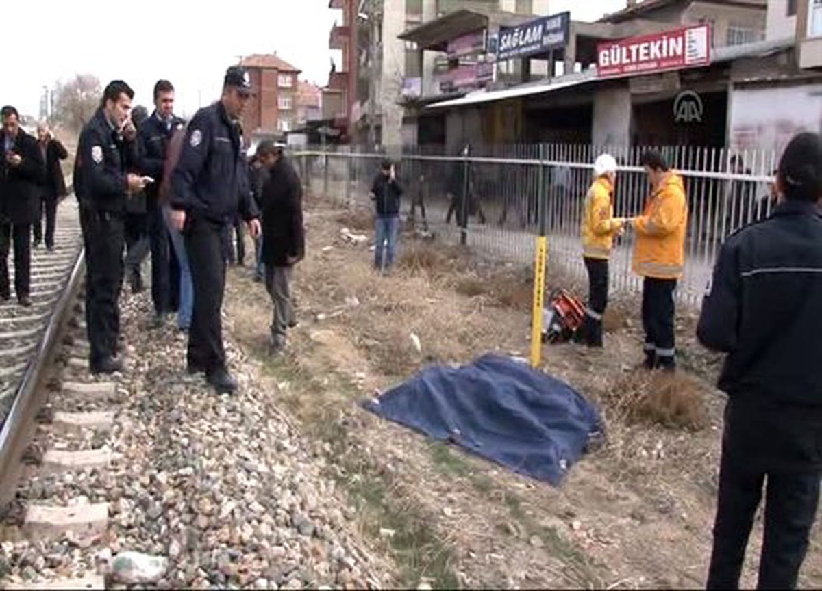 Yük treninin çarptığı kadın öldü -