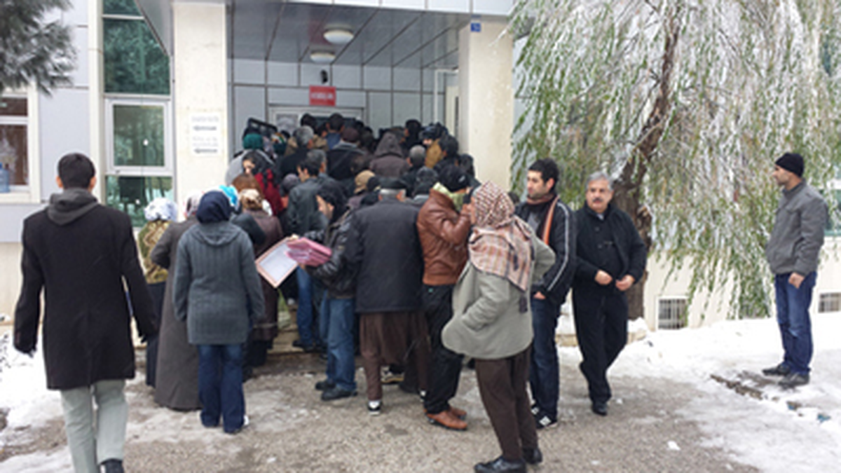 Adalet Kapısında Çile