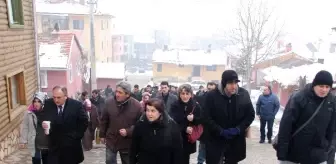 Ak Partililer Akpınar Mahallesi'ni Gezdi