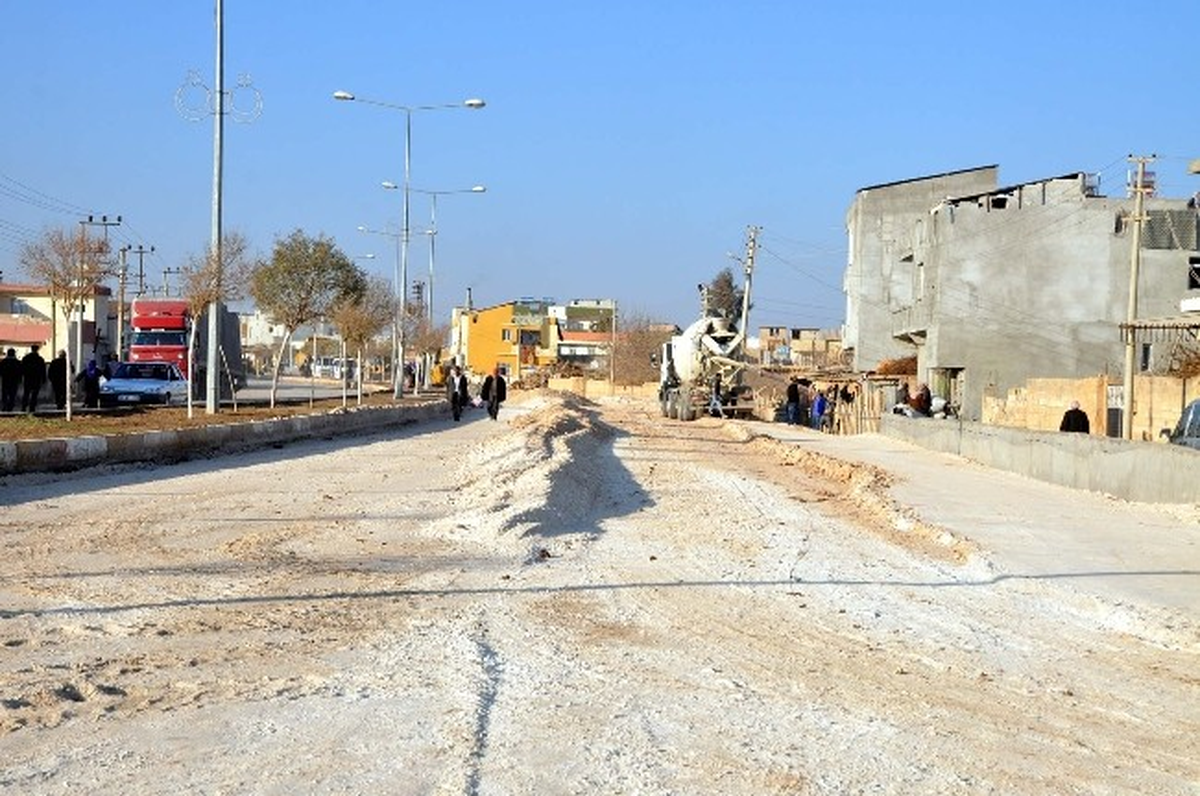 Akçakale\'de Yol Genişletme Çalışmaları Devam Ediyor