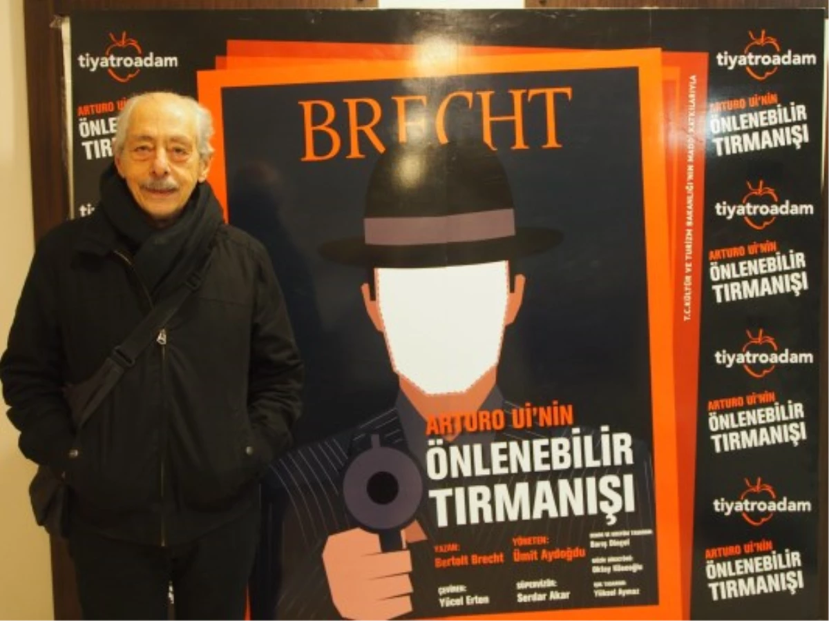 "Arturo Ui\'nin Önlenebilir Tırmanışı" Galada Büyük Alkış Aldı