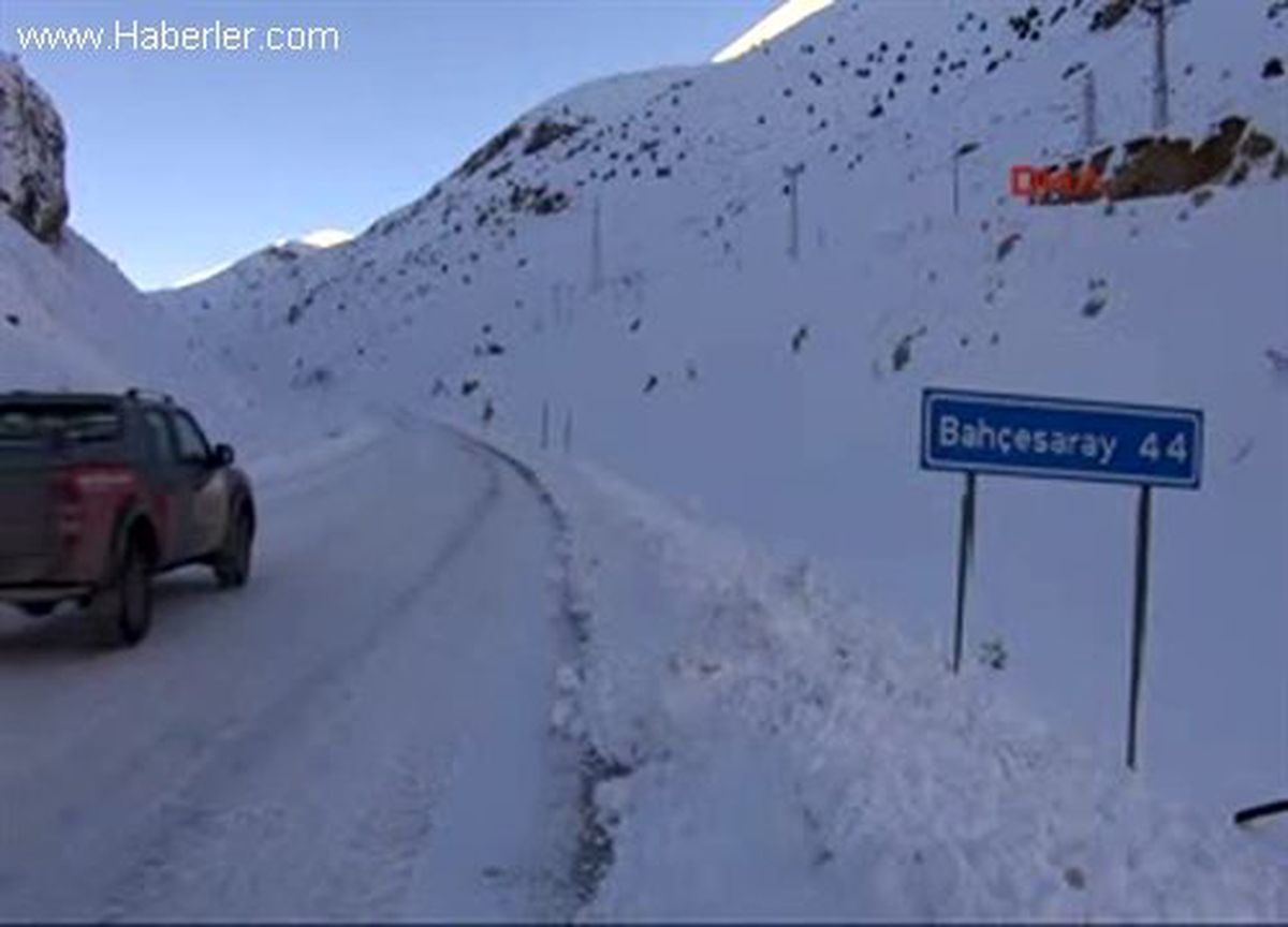 Bahçesaray Yolu Bu Yıl Kardan Kapanmadı