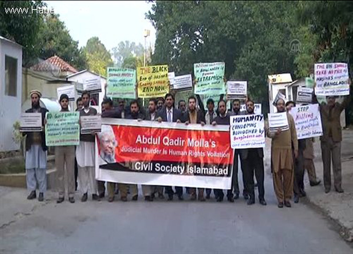 Bangladeş\'in İslamabad Büyükelçiliği\'nin önünde protesto