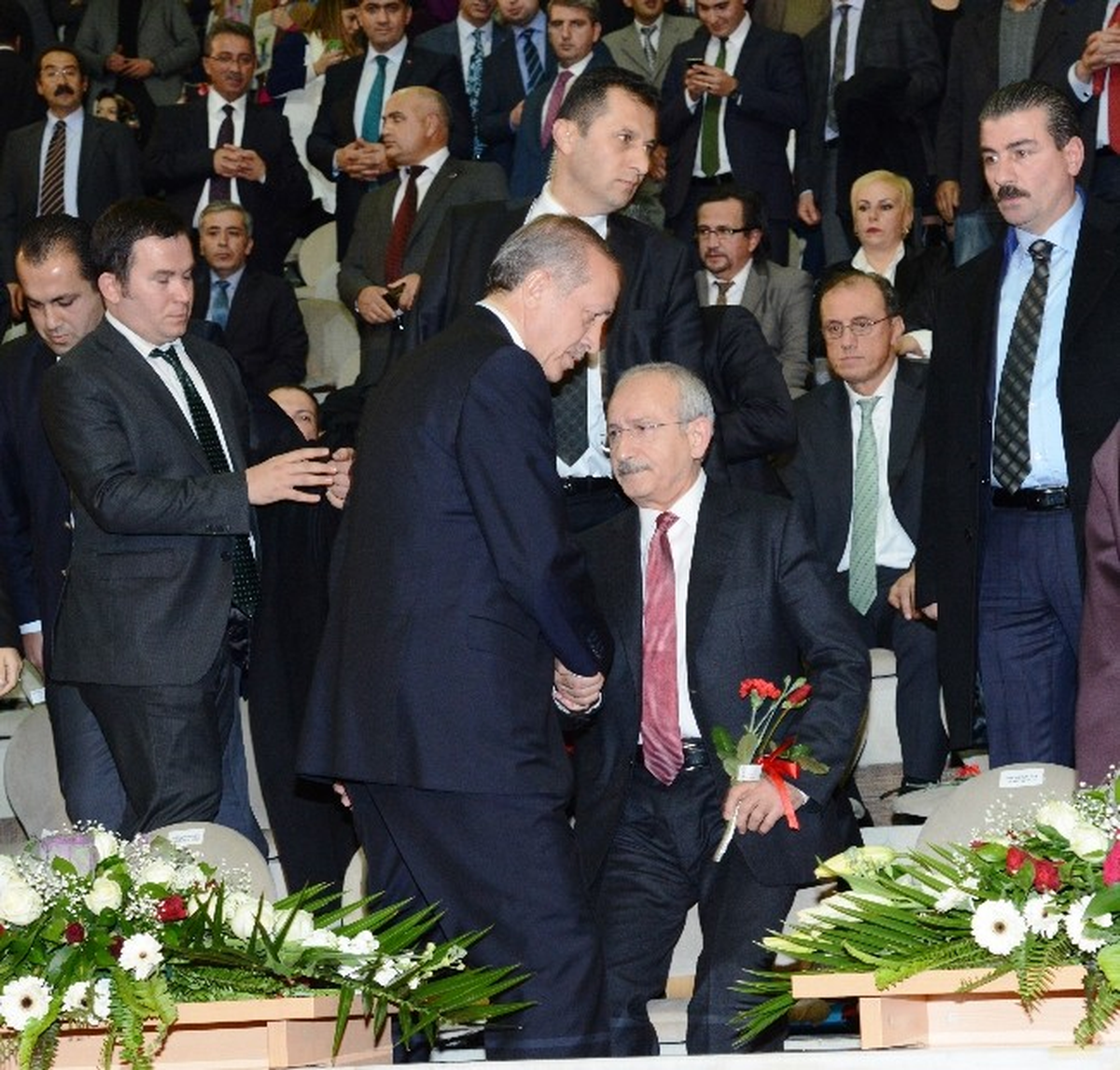 Başbakan Erdoğan, Kılıçdaroğlu ile El Sıkıştı