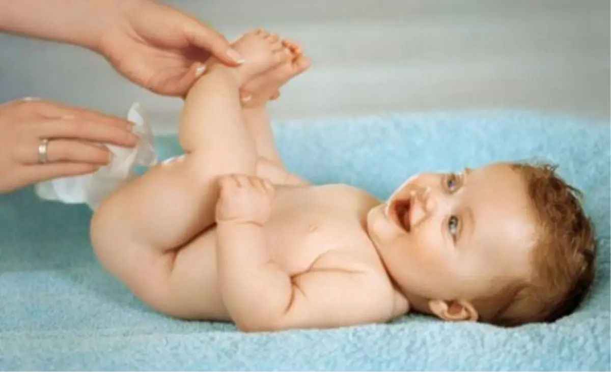 "Bebeklerin Altını Islak Mendille Silmeyin"