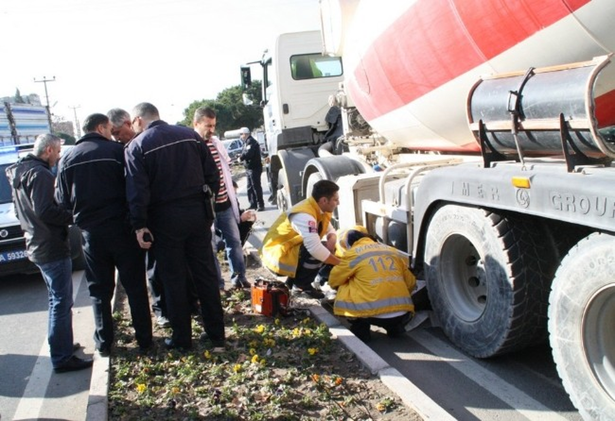 Beton Mikserinin Altında Kalan Kadın Hayatını Kaybetti