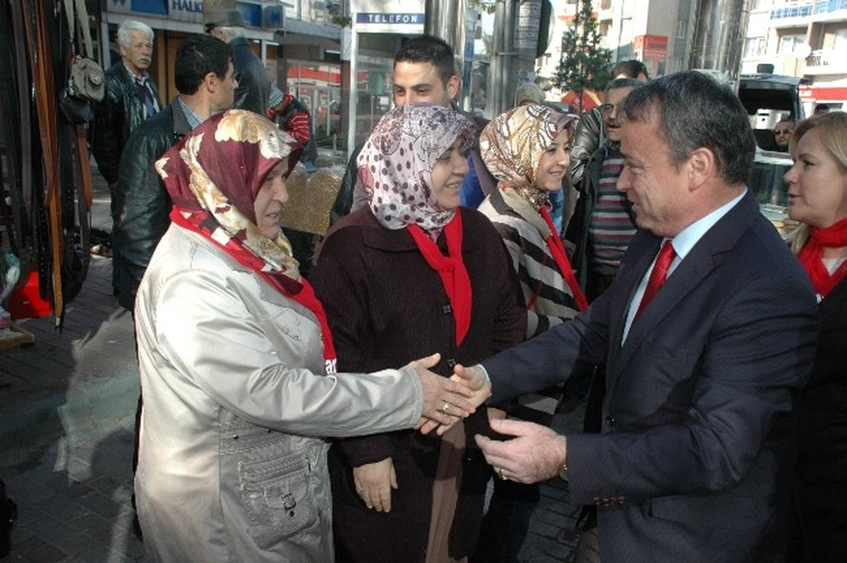 Buca Gediz, CHP\'li Akdemir\'i Bağrına Bastı