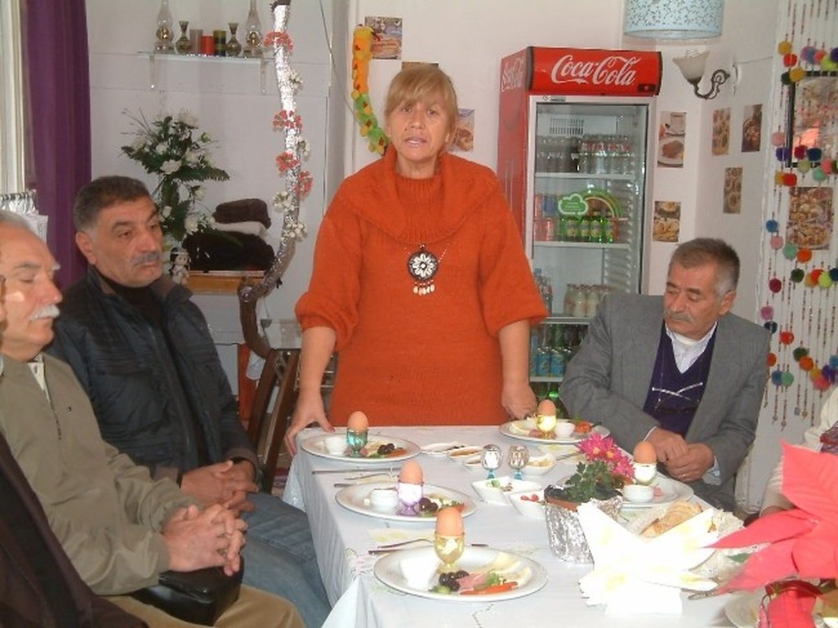 Burhaniye\'de Emeklilere Dostluk ve Dayanışma Yemeği