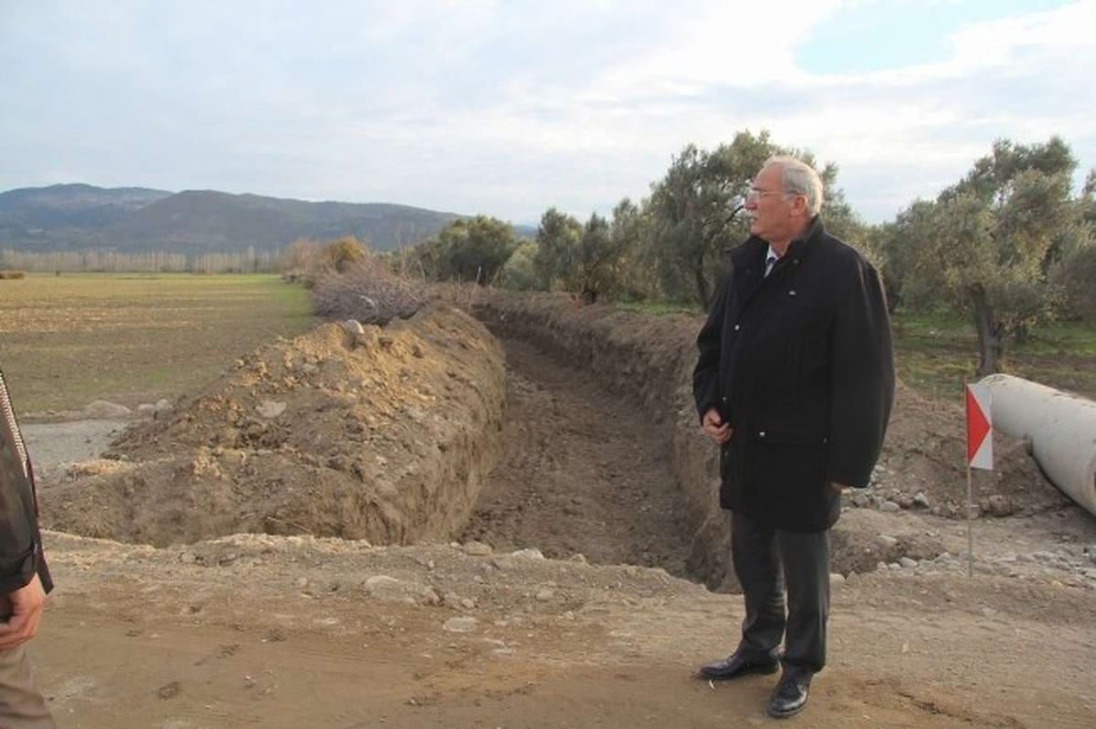 Burhaniye\'de Yağmur Suyu Drenaj Çalışması