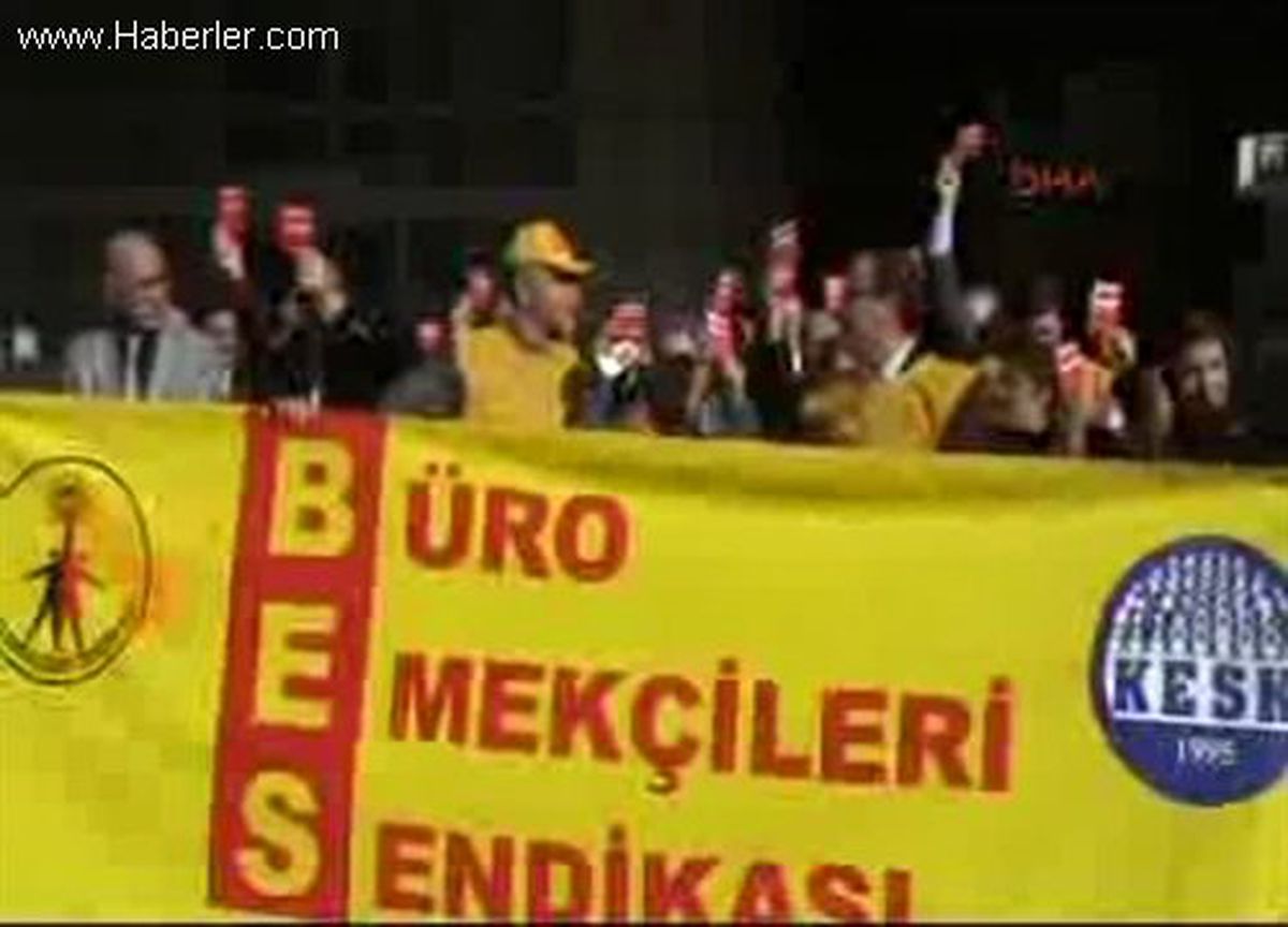 Büro Emekçilerinden Kırmızı Kart